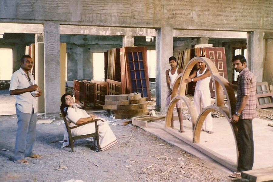 Shri Mataji supervising construction at Pratishthan